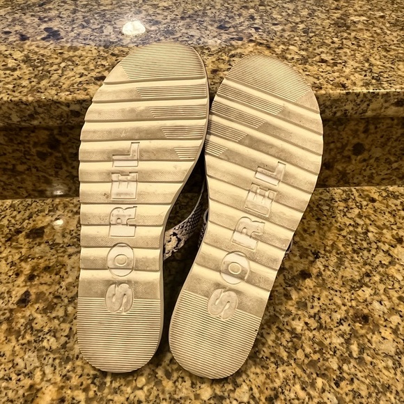 Sorel Ella II Flip Flop Sandals Black White Faux Reptile Size 9 - Picture 4 of 5